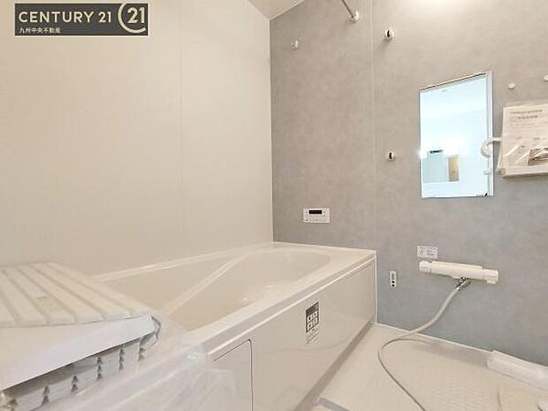 【ユニットバス】浴室暖房乾燥機付きで雨の日が多い梅雨の時期も安心です。また、冬のヒートショック対策としても活躍します。