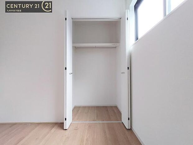 【クローゼット】お部屋ごとに設けた収納は住みやすさへのこだわりです。