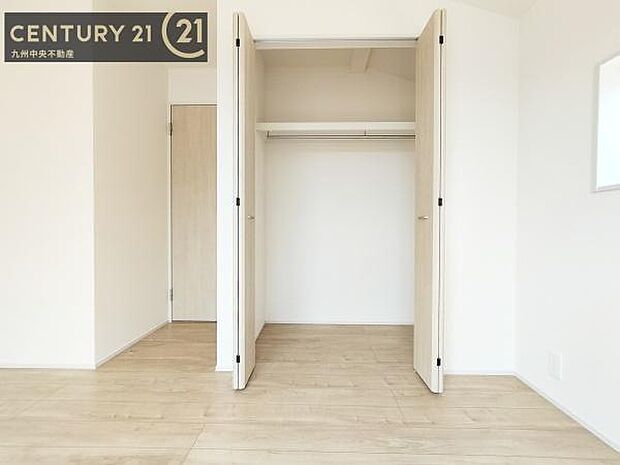 【クローゼット】お部屋ごとに設けた収納は住みやすさへのこだわりです。