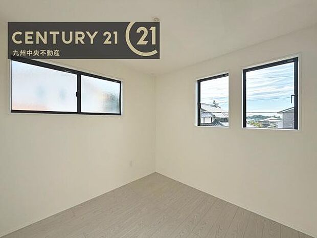 【洋室】2面採光を確保したお部屋。爽やかな風を感じて起きる朝は、快適生活の始まりに。