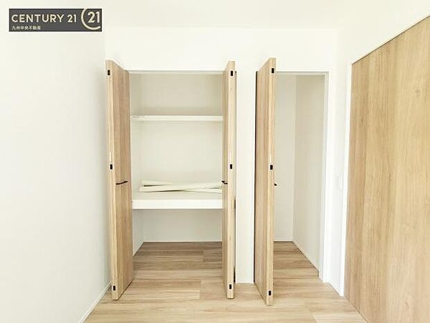 【クローゼット】お部屋ごとに設けた収納は住みやすさへのこだわりです。