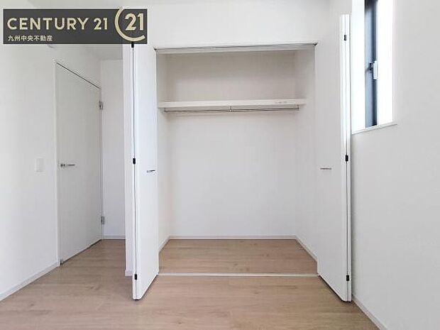 【クローゼット】お部屋ごとに設けた収納は住みやすさへのこだわりです。