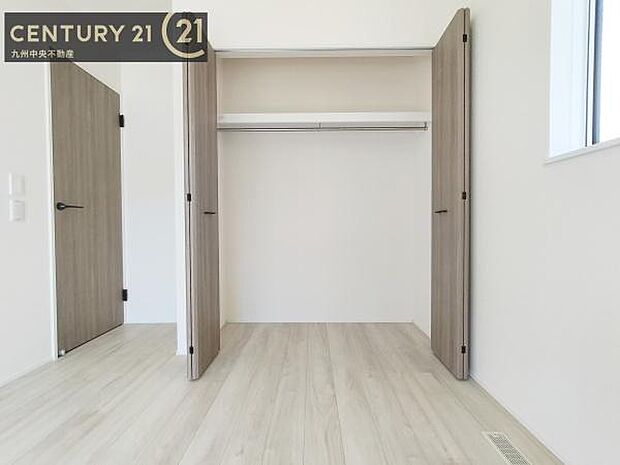【クローゼット】お部屋ごとに設けた収納は住みやすさへのこだわりです。