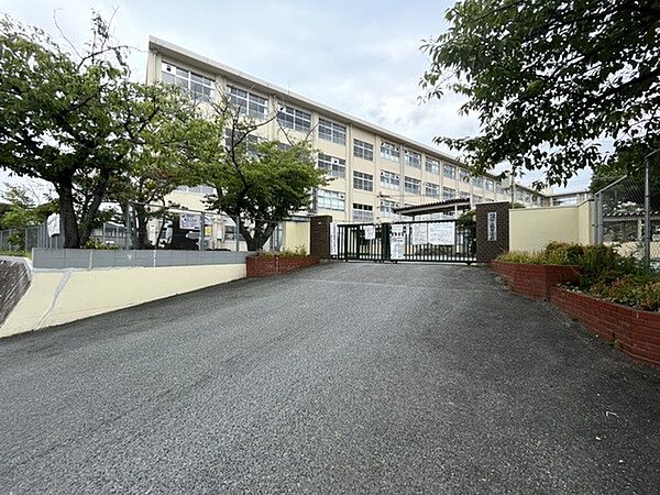 福岡市立鶴田小学校まで700m