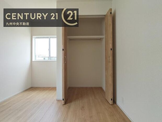 【クローゼット】お部屋ごとに設けた収納は住みやすさへのこだわりです。