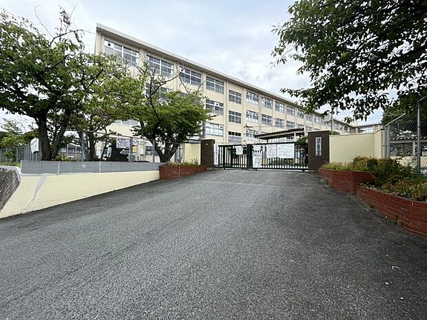 福岡市立鶴田小学校まで802m