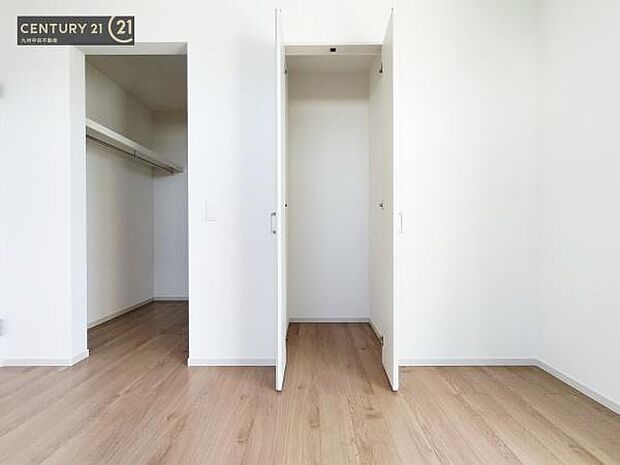 【クローゼット】お部屋ごとに設けた収納は住みやすさへのこだわりです。