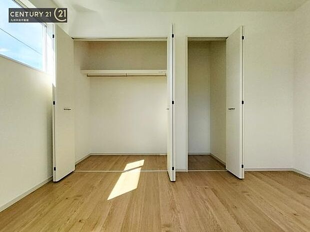 【クローゼット】お部屋ごとに設けた収納は住みやすさへのこだわりです。