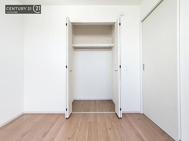 【クローゼット】お部屋ごとに設けた収納は住みやすさへのこだわりです。