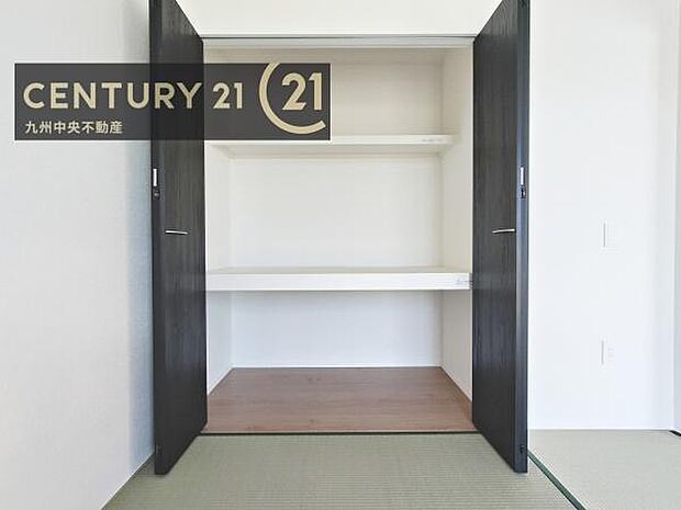 【押入】デッドスペースを作らず空間を無駄なく使うことのできる奥行きがあります。