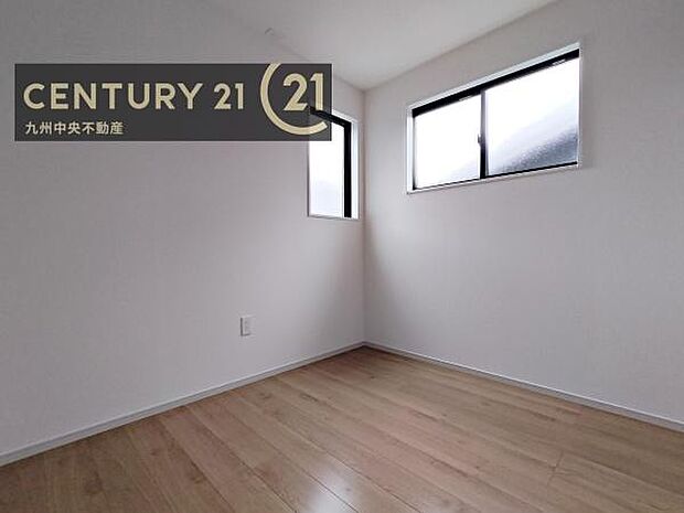 【洋室】家族一人ひとりの大切なプライベート空間。趣味に合わせて使って頂けるようシンプルに仕上げてあります。