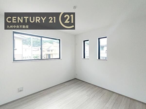 【洋室】2面採光を確保したお部屋。爽やかな風を感じて起きる朝は、快適生活の始まりに。