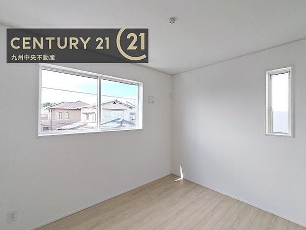 【洋室】2面採光を確保したお部屋。爽やかな風を感じて起きる朝は、快適生活の始まりに。