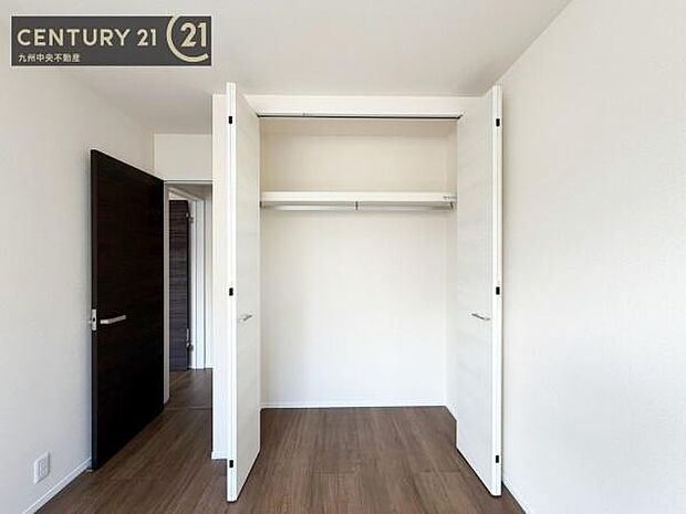 【クローゼット】お部屋ごとに設けた収納は住みやすさへのこだわりです。