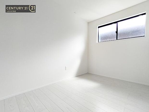 【子供部屋】学習机やベッドの配置がしやすい空間です。