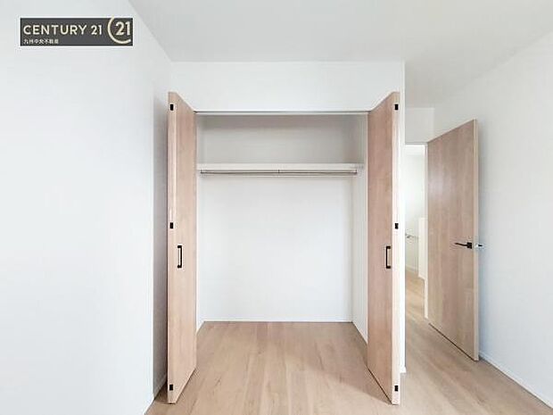 【クローゼット】お部屋ごとに設けた収納は住みやすさへのこだわりです。