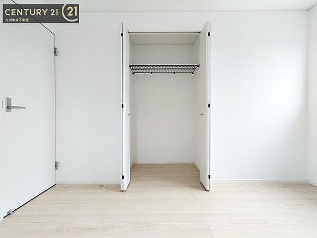 【クローゼット】お部屋ごとに設けた収納は住みやすさへのこだわりです。