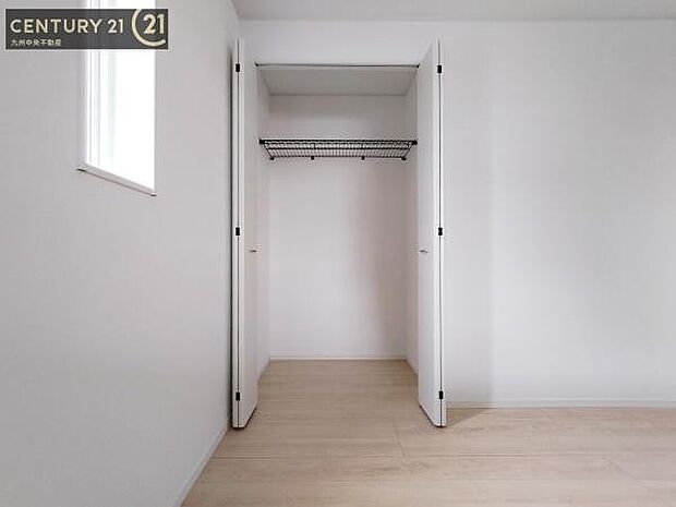 【クローゼット】お部屋ごとに設けた収納は住みやすさへのこだわりです。