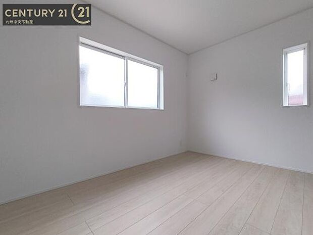 【洋室】2面採光を確保したお部屋。爽やかな風を感じて起きる朝は、快適生活の始まりに。