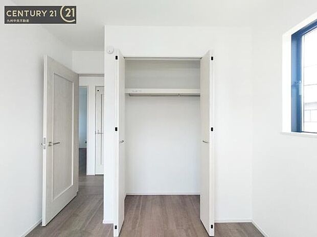 【クローゼット】お部屋ごとに設けた収納は住みやすさへのこだわりです。