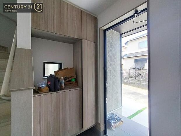 【玄関】玄関をスッキリに見せるために、シューズボックスを設置しました。オシャレは足元から。