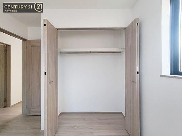 【クローゼット】お部屋ごとに設けた収納は住みやすさへのこだわりです。