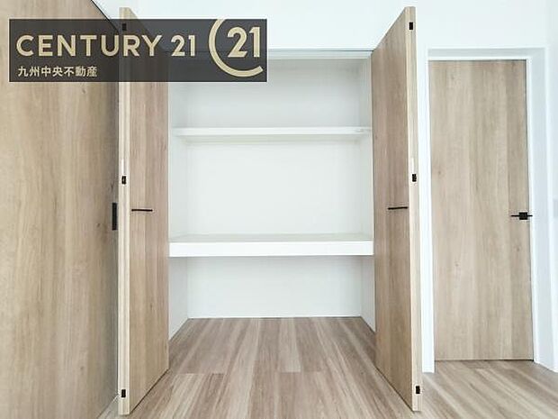 【クローゼット】お部屋ごとに設けた収納は住みやすさへのこだわりです。