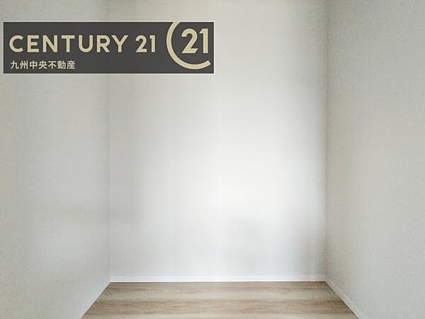 【ウォークインクローゼット】大型収納で片付け安心、生活にゆとりができ、お部屋もスッキリします。
