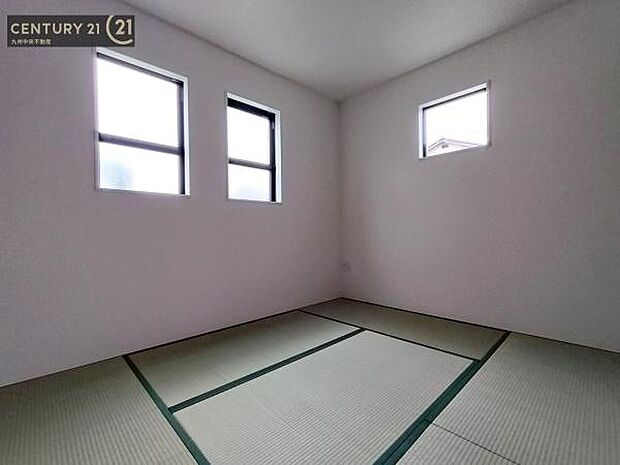 【和室】あると嬉しい和室。小さなお子様の遊ぶスペースやお昼寝タイムにも最適です。