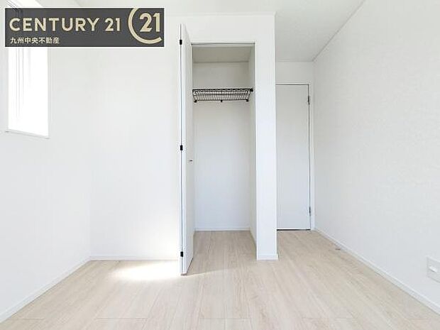 【クローゼット】お部屋ごとに設けた収納は住みやすさへのこだわりです。