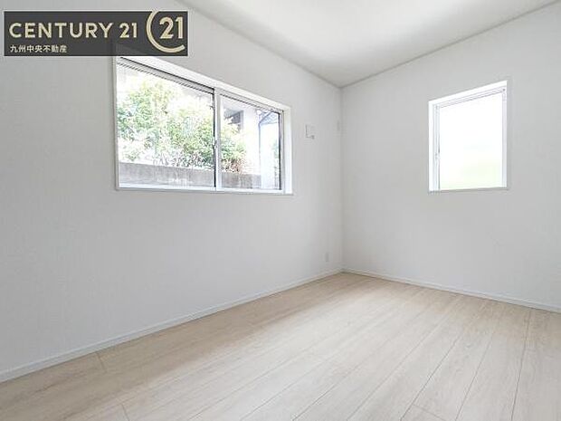 【洋室】2面採光を確保したお部屋。爽やかな風を感じて起きる朝は、快適生活の始まりに。