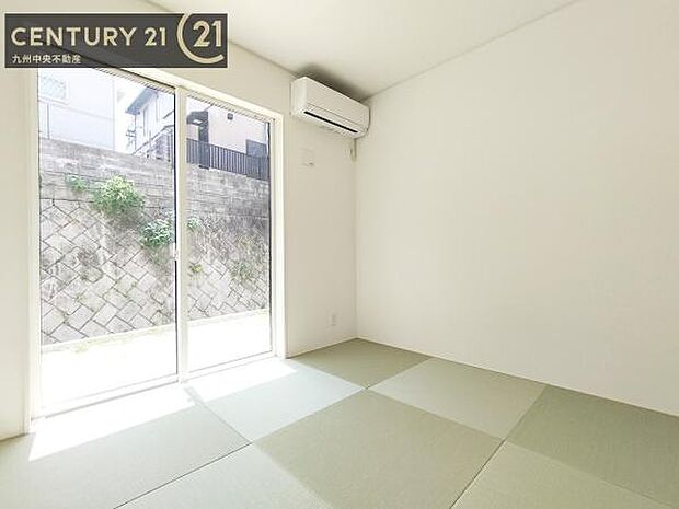 【和室】あると嬉しい和室。小さなお子様の遊ぶスペースやお昼寝タイムにも最適です。