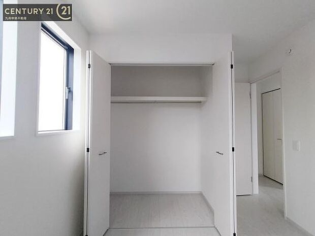 【クローゼット】お部屋ごとに設けた収納は住みやすさへのこだわりです。