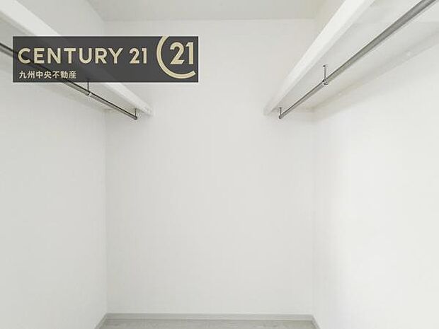 【ウォークインクローゼット】大型収納で片付け安心、生活にゆとりができ、お部屋もスッキリします。