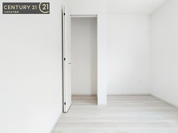 【クローゼット】お部屋ごとに設けた収納は住みやすさへのこだわりです。