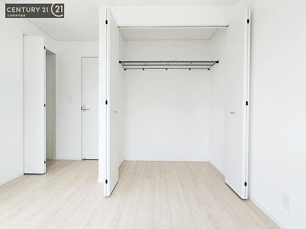 【クローゼット】お部屋ごとに設けた収納は住みやすさへのこだわりです。