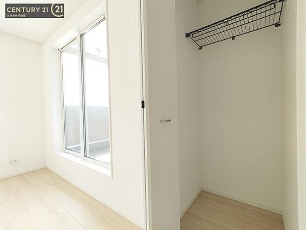 【クローゼット】お部屋ごとに設けた収納は住みやすさへのこだわりです。