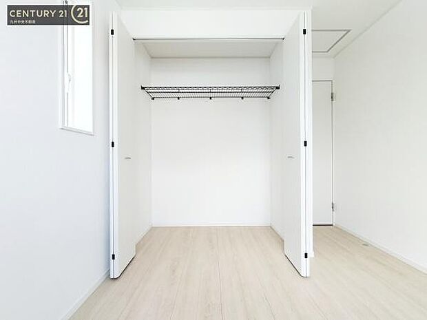 【クローゼット】お部屋ごとに設けた収納は住みやすさへのこだわりです。
