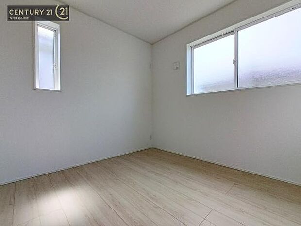 【洋室】2面採光を確保したお部屋。爽やかな風を感じて起きる朝は、快適生活の始まりに。