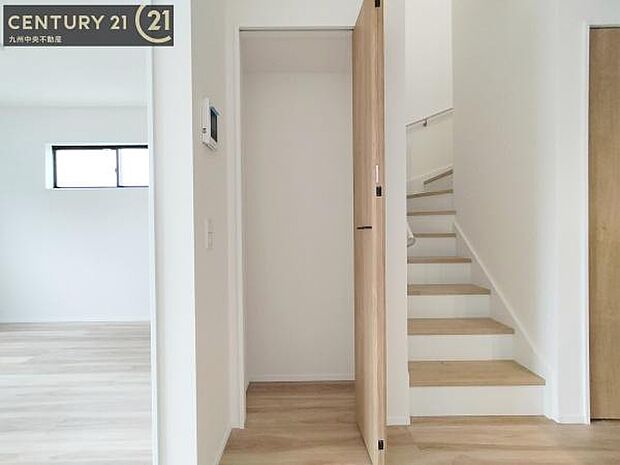 【クローゼット】お部屋ごとに設けた収納は住みやすさへのこだわりです。