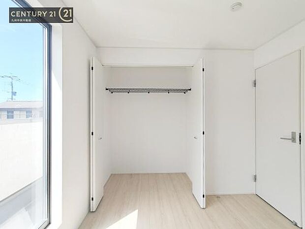 【クローゼット】お部屋ごとに設けた収納は住みやすさへのこだわりです。