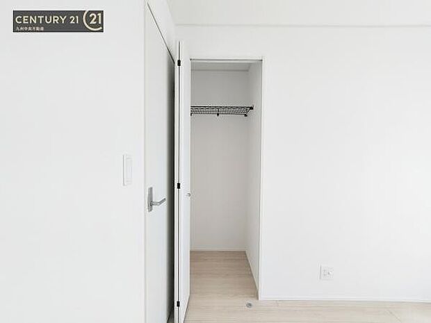 【クローゼット】お部屋ごとに設けた収納は住みやすさへのこだわりです。