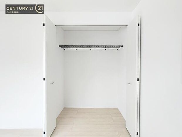 【クローゼット】お部屋ごとに設けた収納は住みやすさへのこだわりです。
