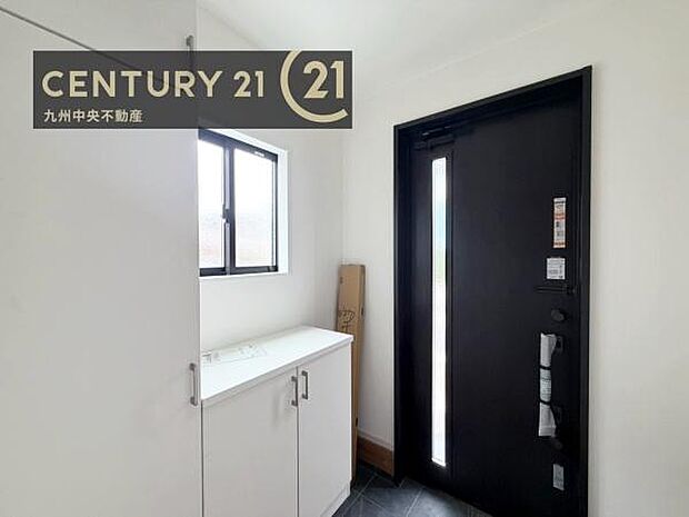 【玄関】玄関をスッキリに見せるために、シューズボックスを設置しました。オシャレは足元から。