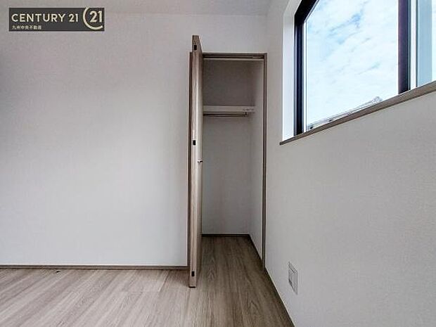 【クローゼット】お部屋ごとに設けた収納は住みやすさへのこだわりです。