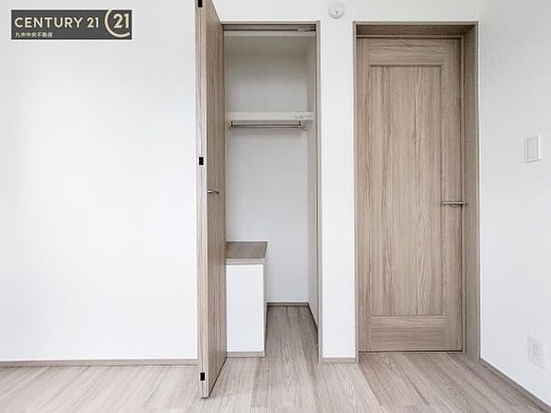 【クローゼット】お部屋ごとに設けた収納は住みやすさへのこだわりです。
