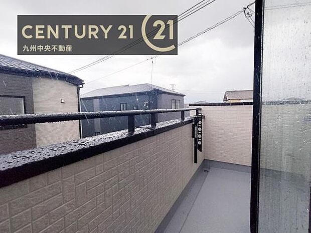 【バルコニー】日当たり良好なバルコニー。洗濯物やお布団もポッカポカに。