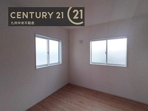 【洋室】2面採光を確保したお部屋。爽やかな風を感じて起きる朝は、快適生活の始まりに。