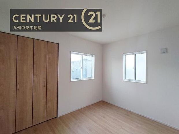 【洋室】2面採光を確保したお部屋。爽やかな風を感じて起きる朝は、快適生活の始まりに。