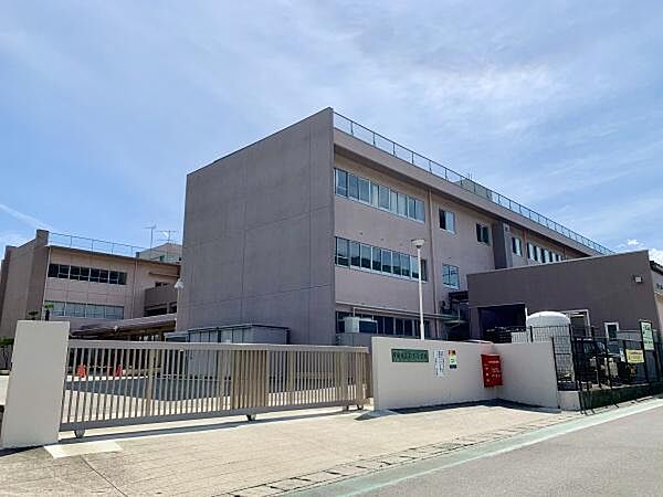 甲府市立羽黒小学校まで1006m